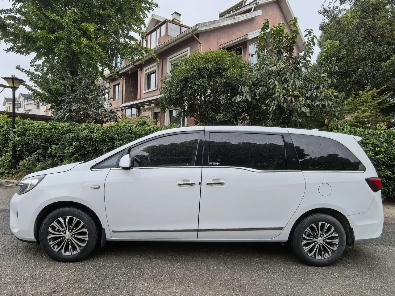 Buick 2021 GL8 Land Business Class 2.0T 652T Luxury Automatic Gear 6