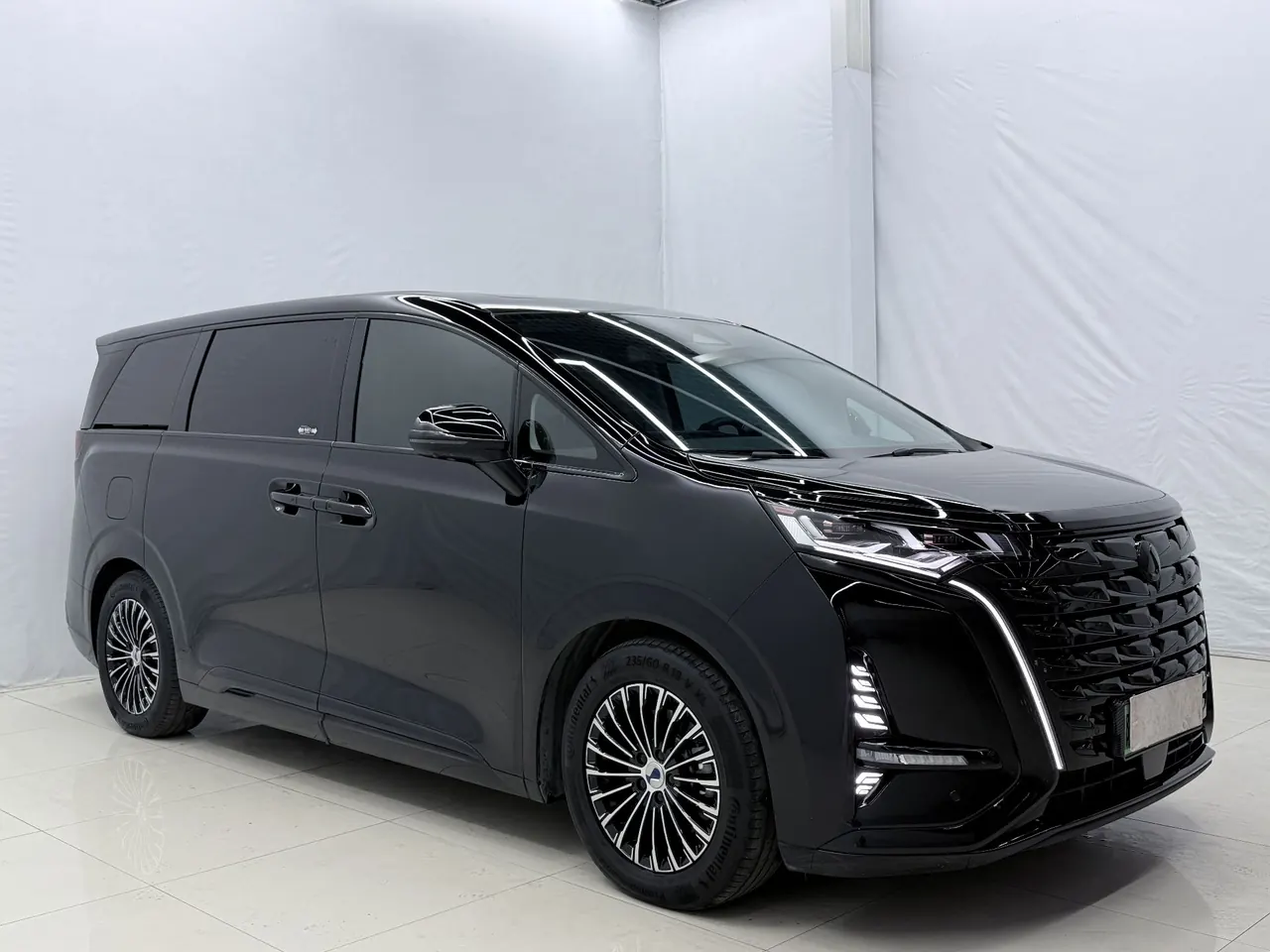 Denza 2024 Denza D9 DM-i 1.5T Stepless 980 Four-wheel Drive Honorable Automatic Gear 2