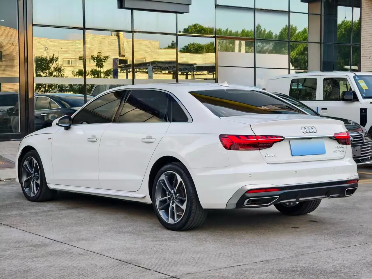 Audi 2024 A4L 2.0TFSI 45TFSI Quattro Selected Dynamic Automatic 9
