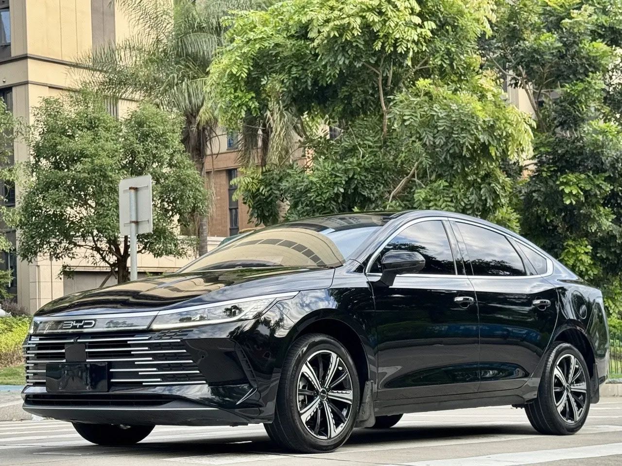 BYD 2022 destroyer 05 DM-i 1.5 stepless 120KM noble automatic gear - View 1