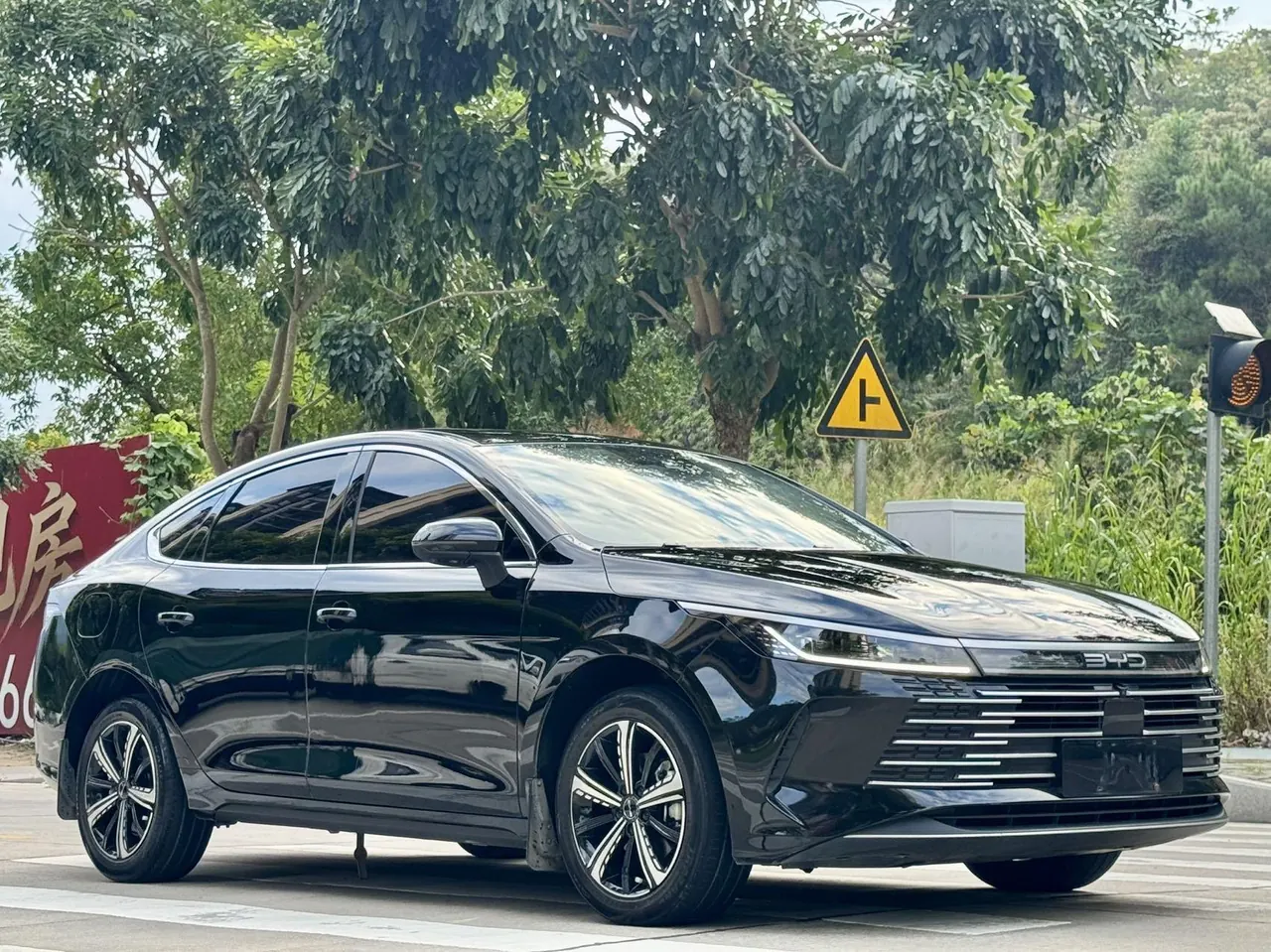 BYD 2022 destroyer 05 DM-i 1.5 stepless 120KM noble automatic gear 3