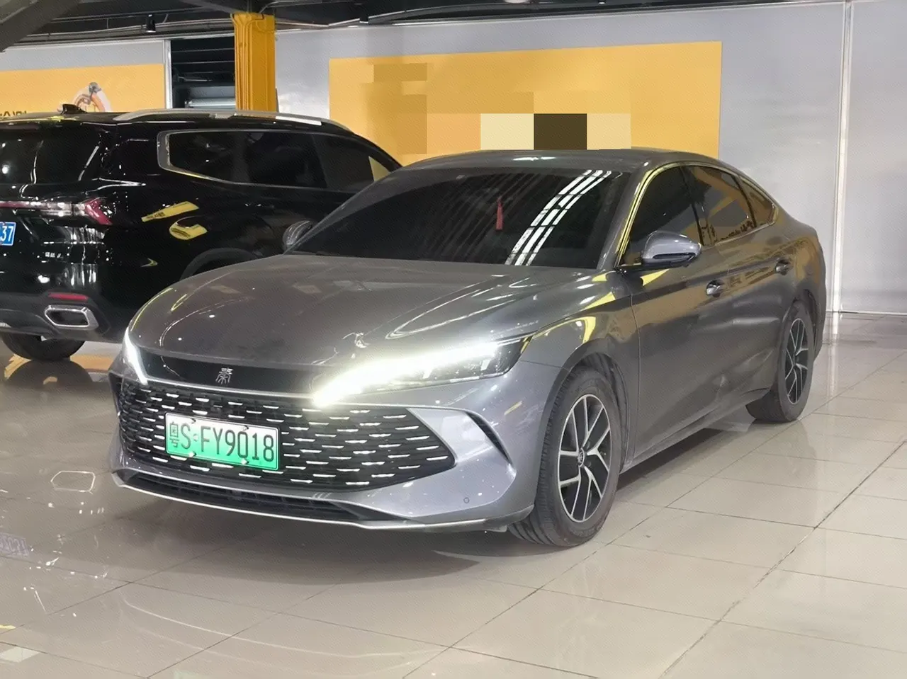 Открыть галерею: BYD 2024 Qin L DM-i 1.5 stepless 80KM Exceed automatic gear