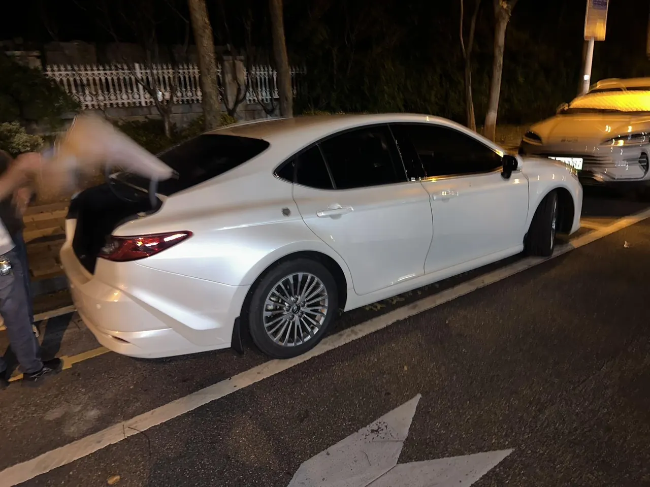 Toyota 2024 Camry 2.0E Stepless Elite Edition Automatic Gear 3