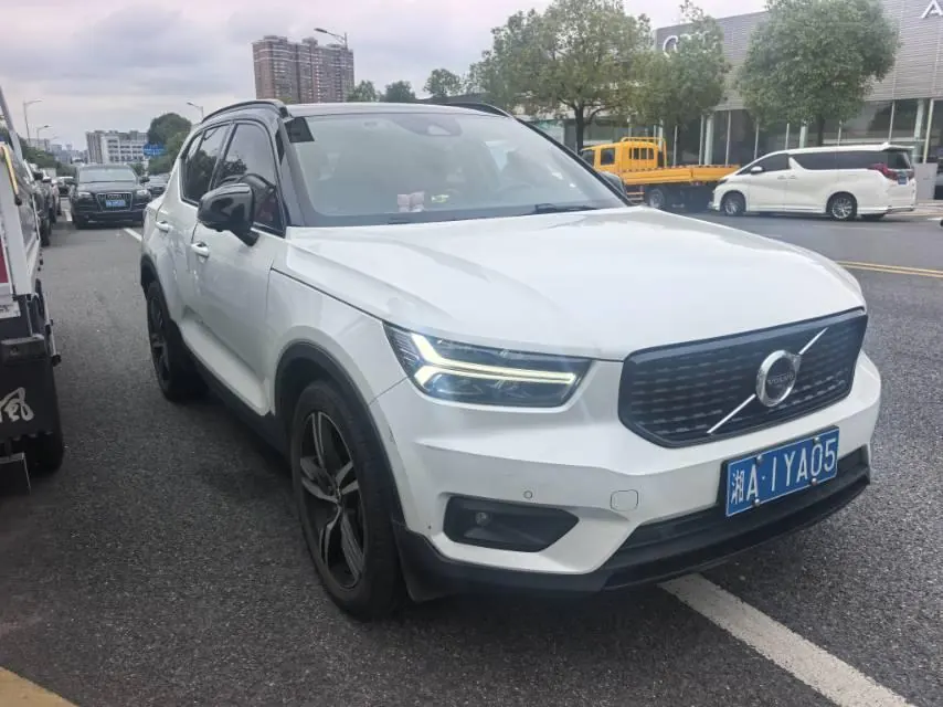 Volvo 2021 XC40 2.0T T4 4-wheel drive Zhiyuan Deluxe Edition Automatic Gear 3