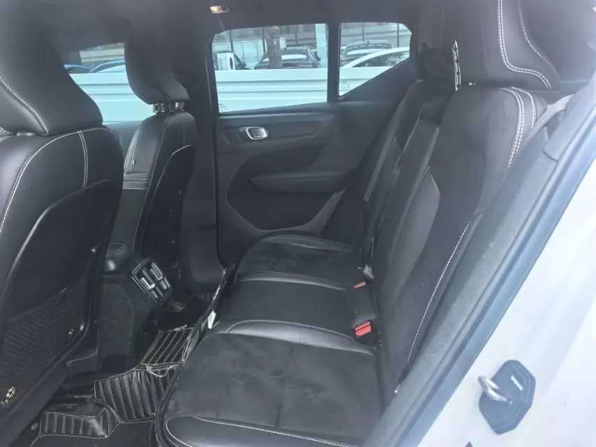 Volvo 2021 XC40 2.0T T4 4-wheel drive Zhiyuan Deluxe Edition Automatic Gear 5