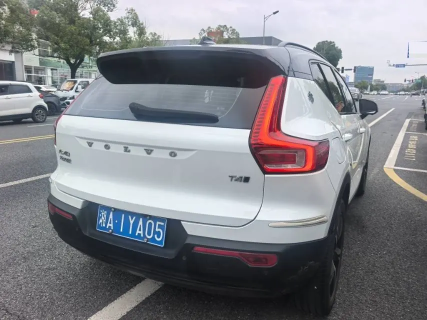 Volvo 2021 XC40 2.0T T4 4-wheel drive Zhiyuan Deluxe Edition Automatic Gear 9