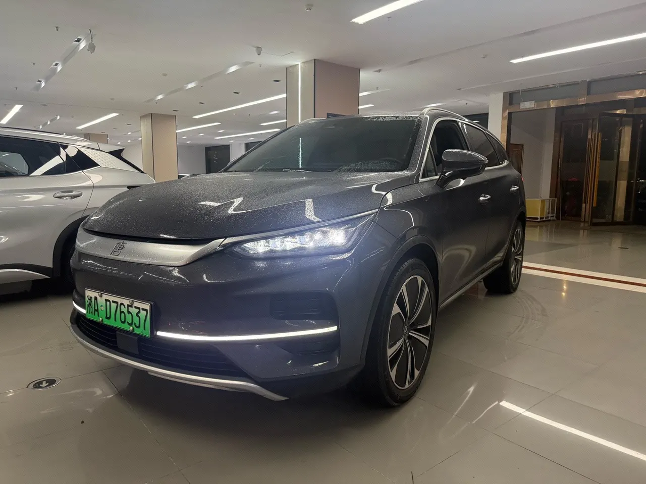 BYD Tang New Energy 2022 Tang EV 635km Four-wheel Drive Flagship Automatic Gear - View 1