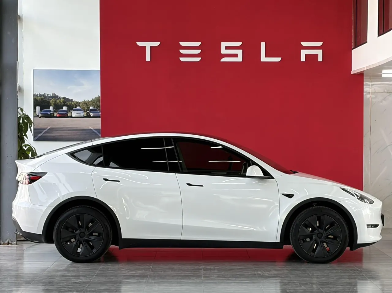 Tesla 2024 Model Y long endurance all-wheel drive version automatic transmission 3