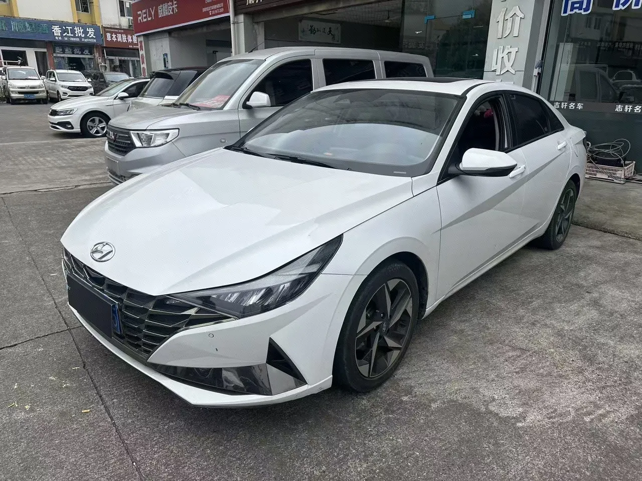 Hyundai 2021 Elantra -3-compartment 1.5 stepless LUX premium automatic gear - View 1