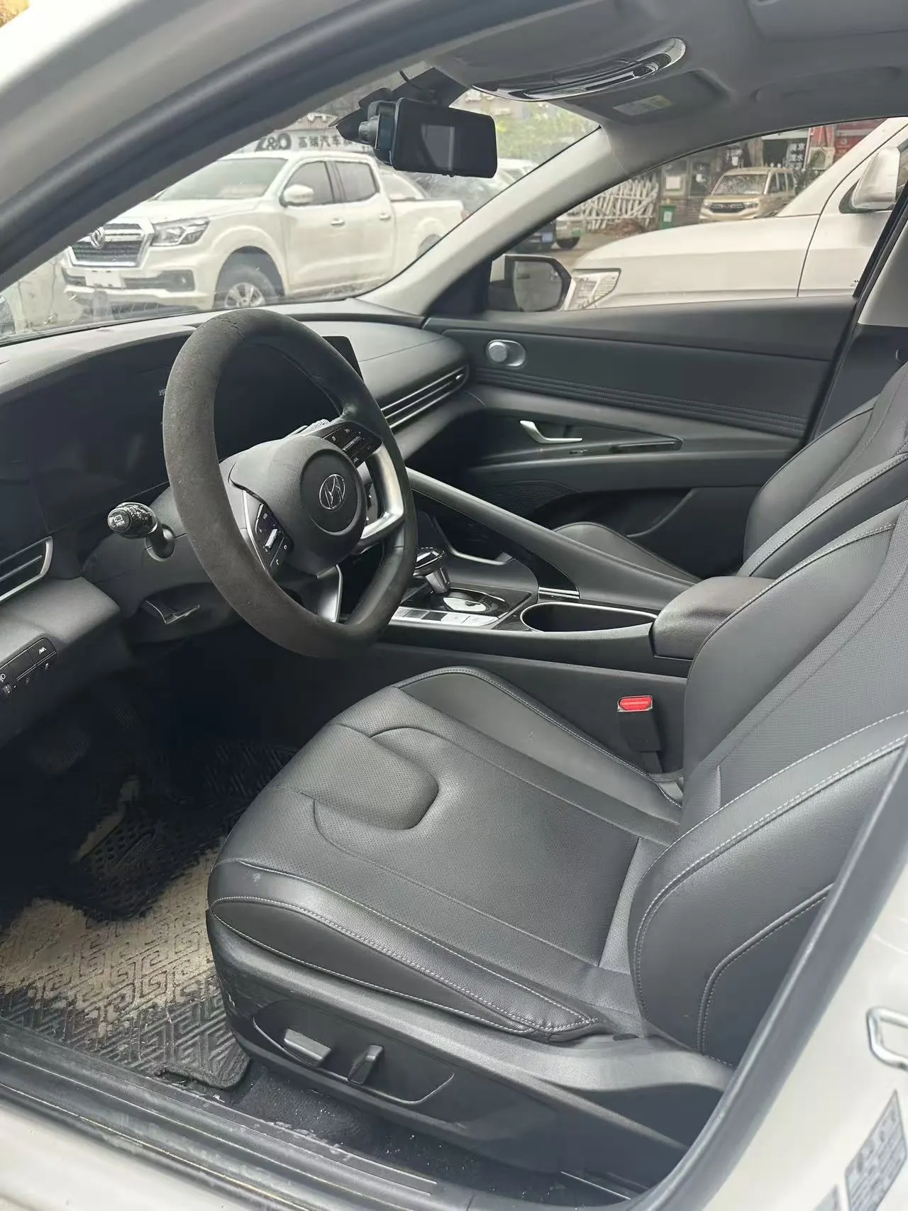 Hyundai 2021 Elantra -3-compartment 1.5 stepless LUX premium automatic gear 3