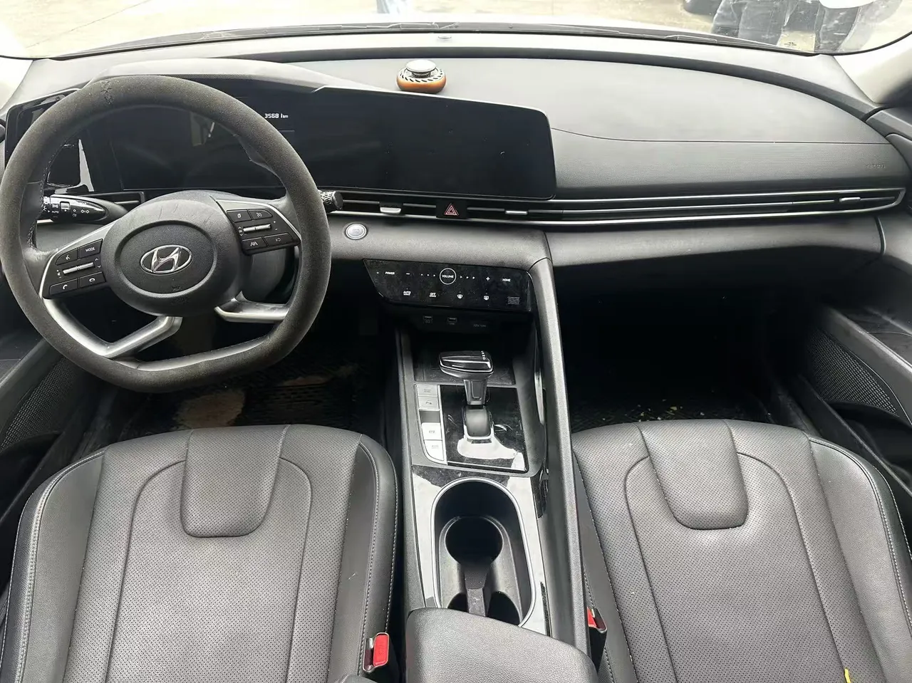 Hyundai 2021 Elantra -3-compartment 1.5 stepless LUX premium automatic gear 4
