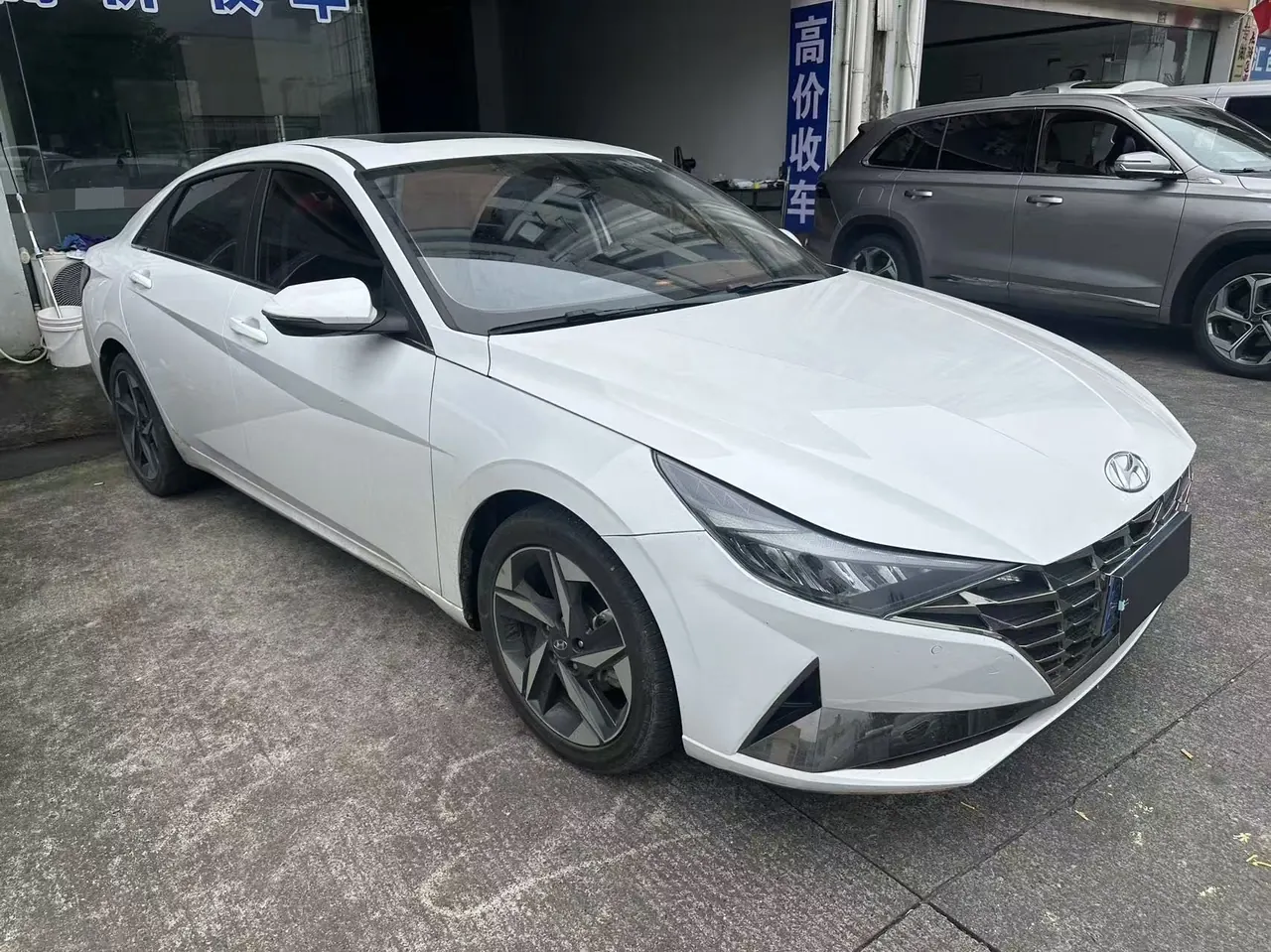 Hyundai 2021 Elantra -3-compartment 1.5 stepless LUX premium automatic gear 6