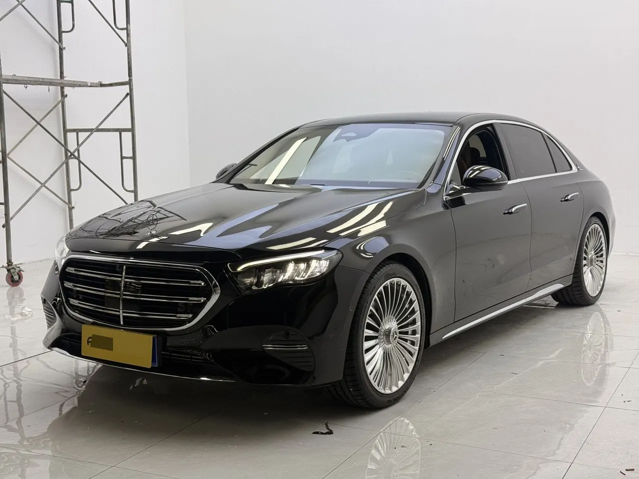 Открыть галерею: Mercedes Benz E Class 2024 E 260 L 48V 2.0T (modified) automatic gear