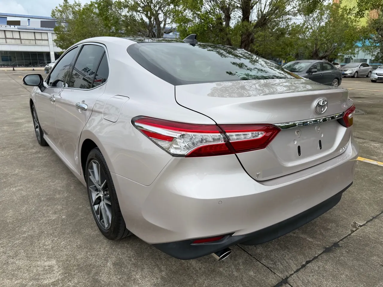 Toyota 2021 Camry 2.5G Deluxe Edition Automatic Gear 10