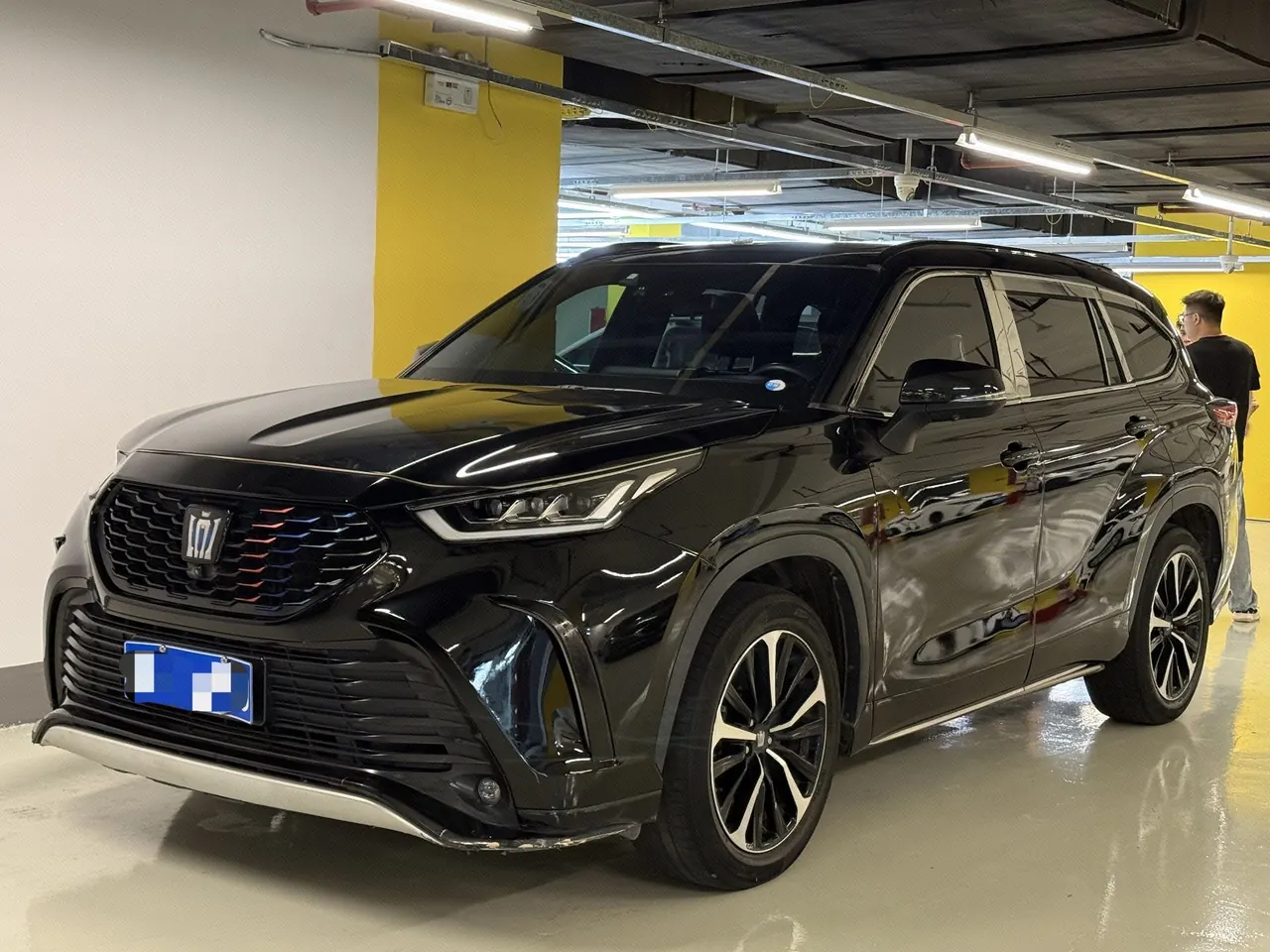 Toyota 2021 Crown Land Release 2.5 Stepless Four-wheel Drive Deluxe Edition Automatic Gear - View 1