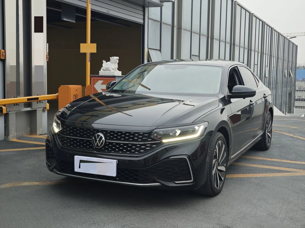 Open image lightbox: Volkswagen 2022 Passat 2.0TSI 330TSI Star Elite Edition Automatic Gear