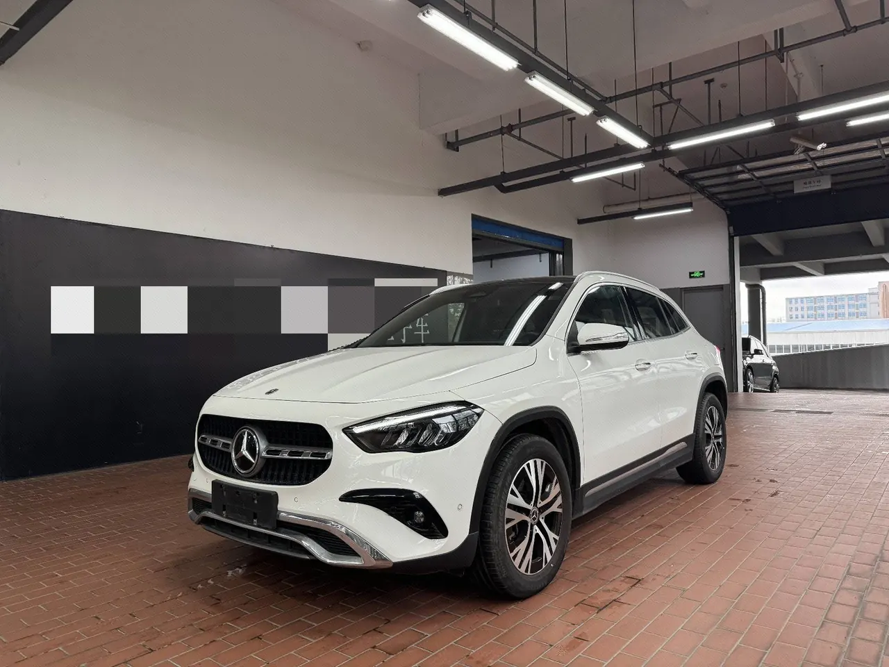 Mercedes Benz 2024 GLA 220 2.0T automatic gear - View 1