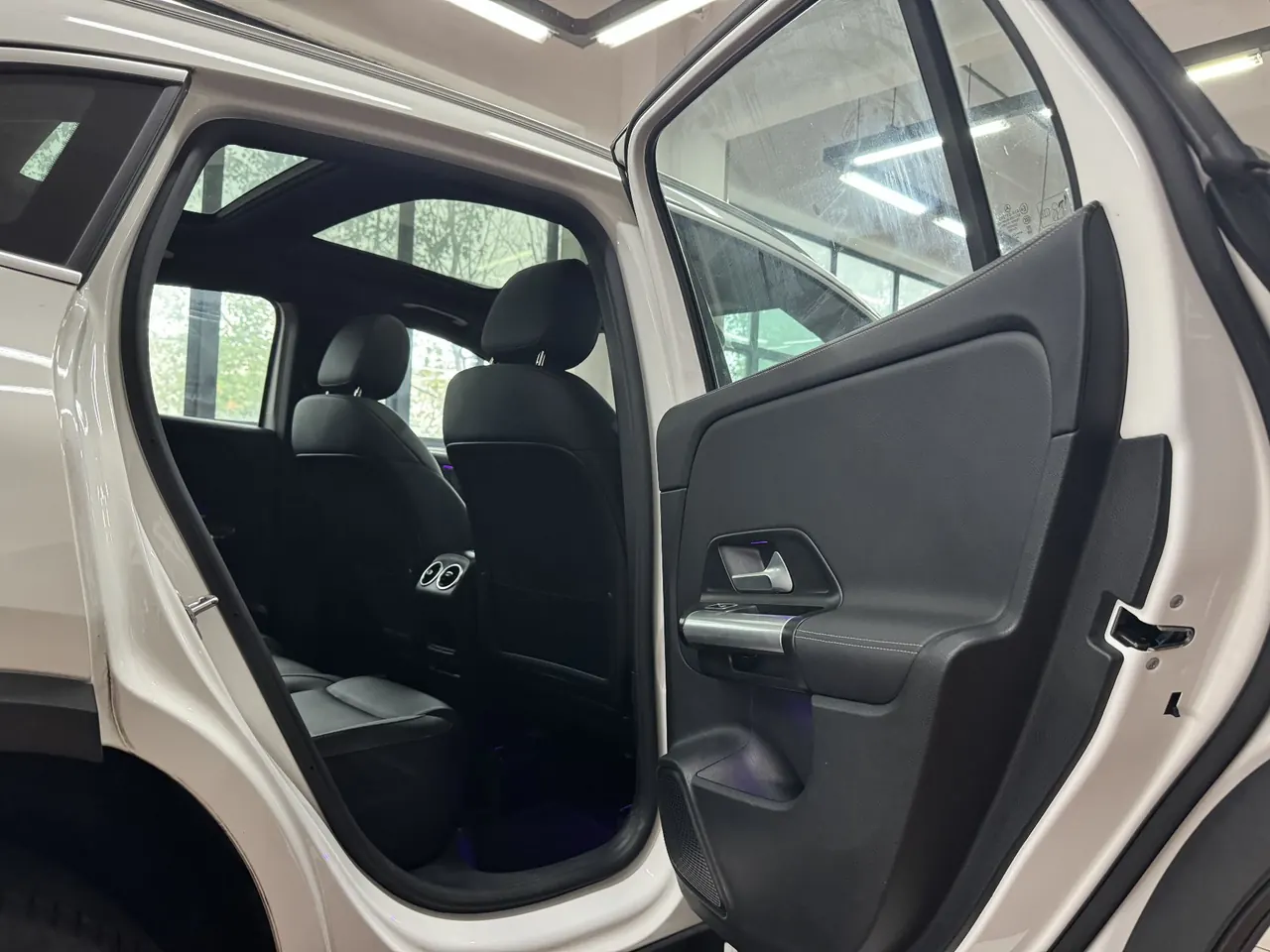 Mercedes Benz 2024 GLA 220 2.0T automatic gear 11