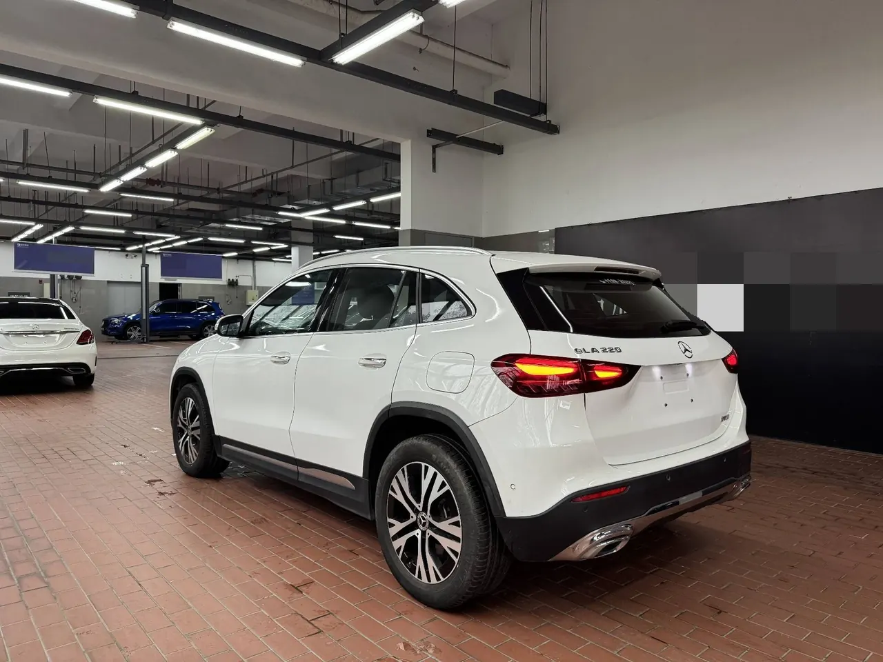 Mercedes Benz 2024 GLA 220 2.0T automatic gear 13