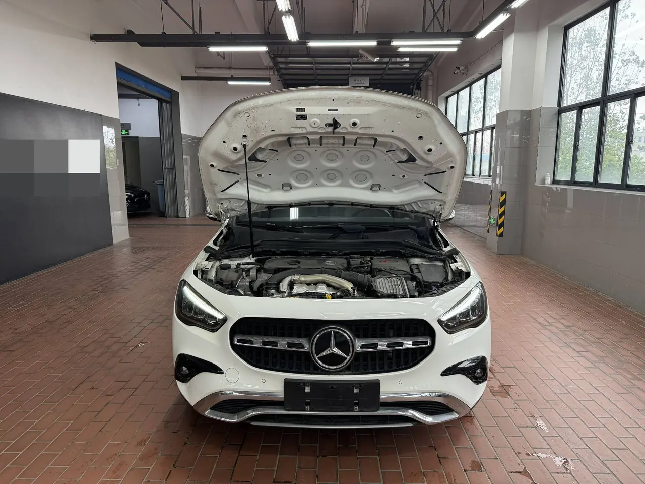 Mercedes Benz 2024 GLA 220 2.0T automatic gear 16