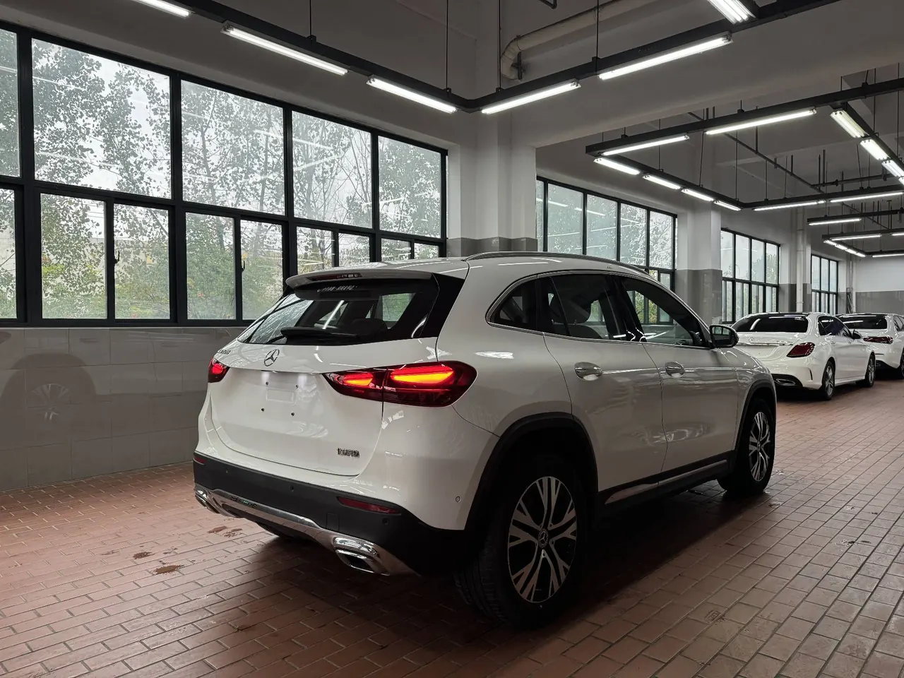Mercedes Benz 2024 GLA 220 2.0T automatic gear 17