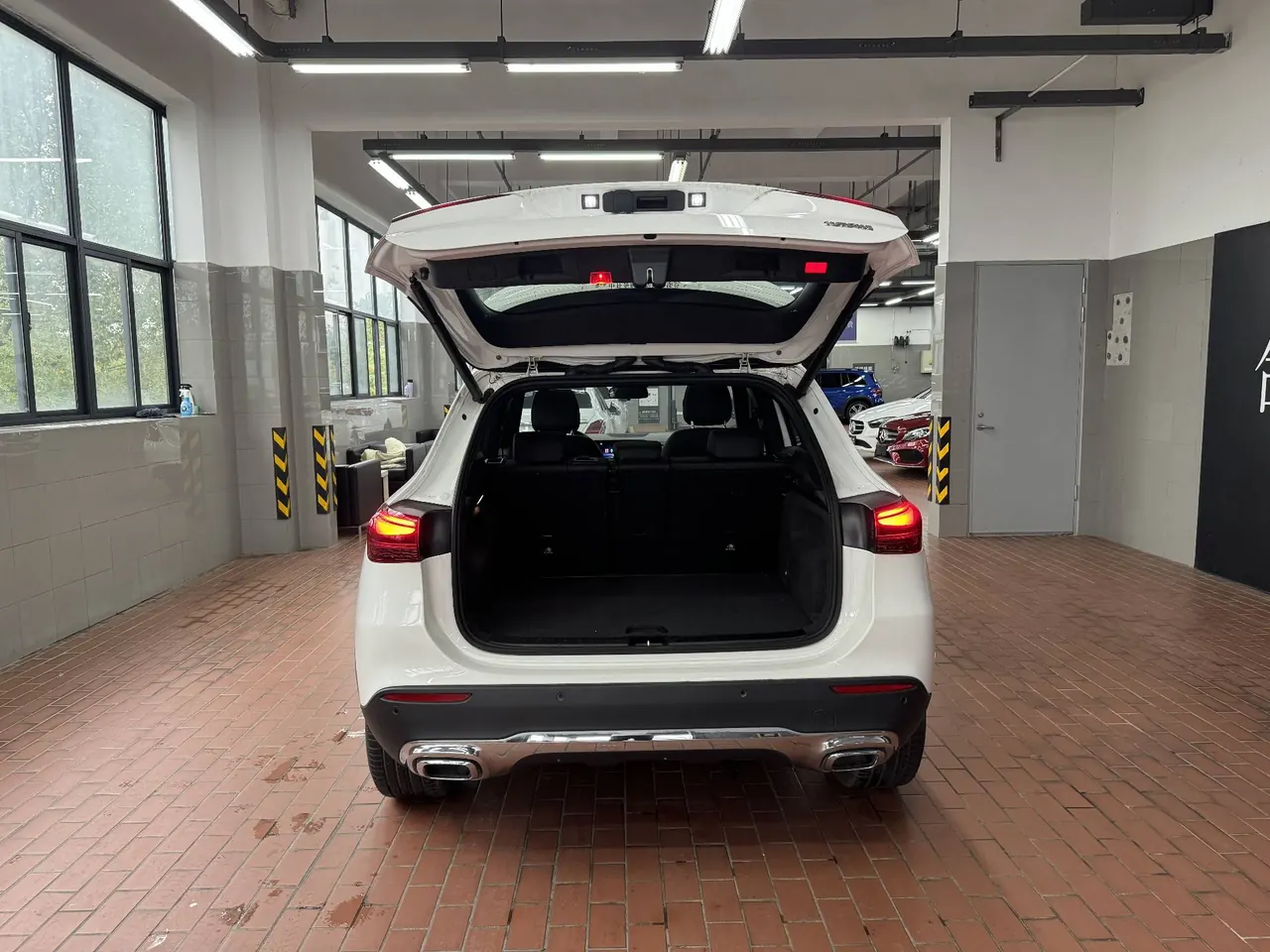 Mercedes Benz 2024 GLA 220 2.0T automatic gear 18