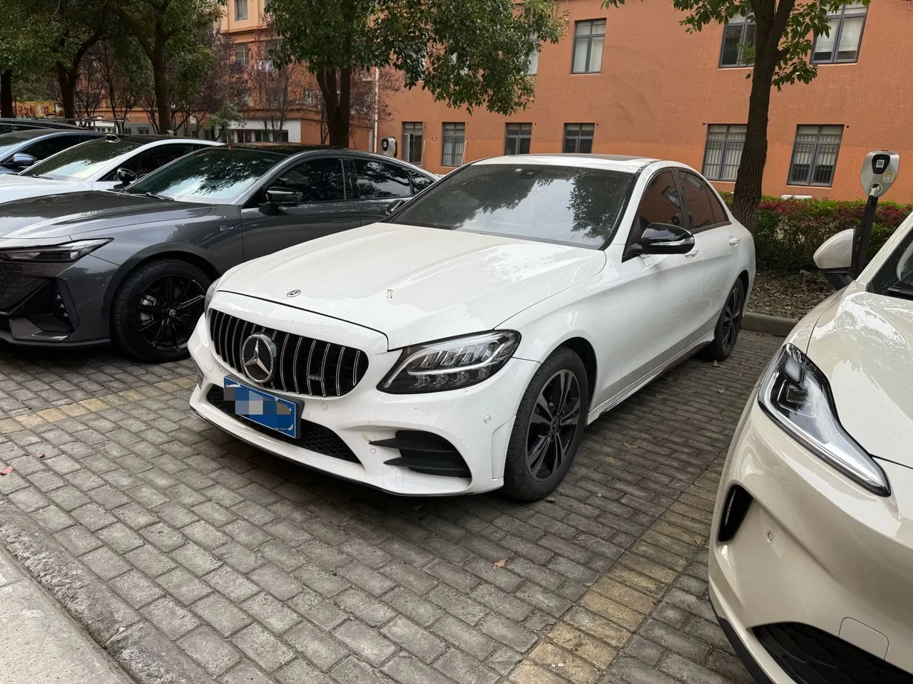 打开图片灯箱:Mercedes Benz Class C 2020 C 260 48V 1.5T Sports Edition Automatic Gear