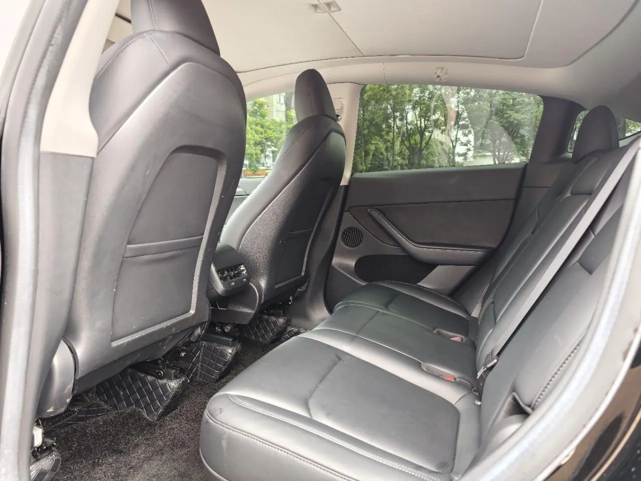 Tesla 2022 Model Y rear-wheel drive version (facelift) automatic gear 2