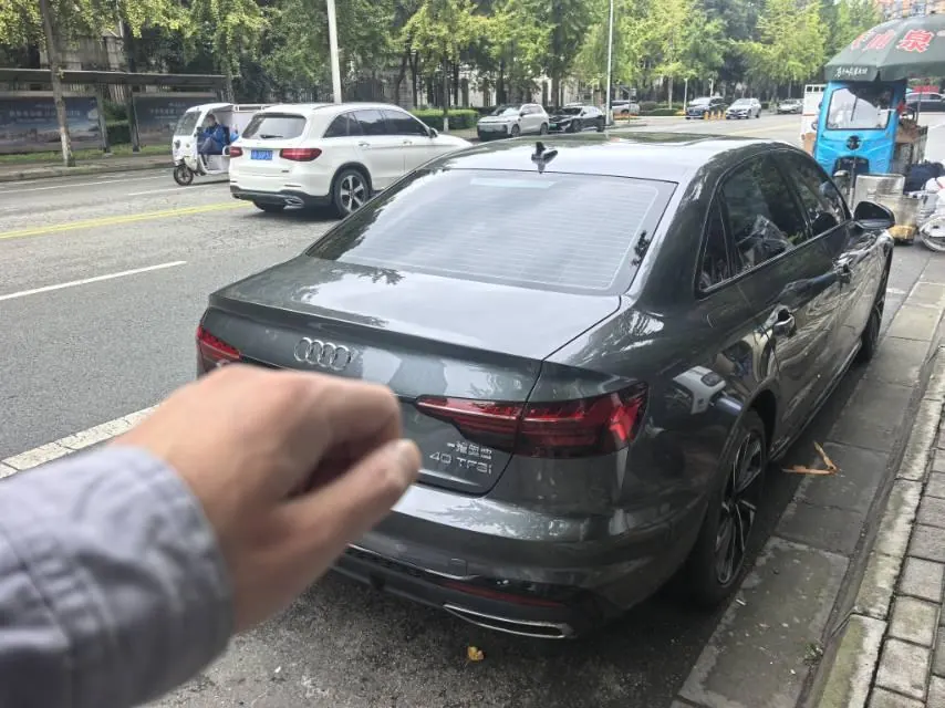 Audi 2025 A4L 2.0TFSI 40TFSI 2 million‑vehicle celebration edition, luxury sporty model, automatic transmission 2