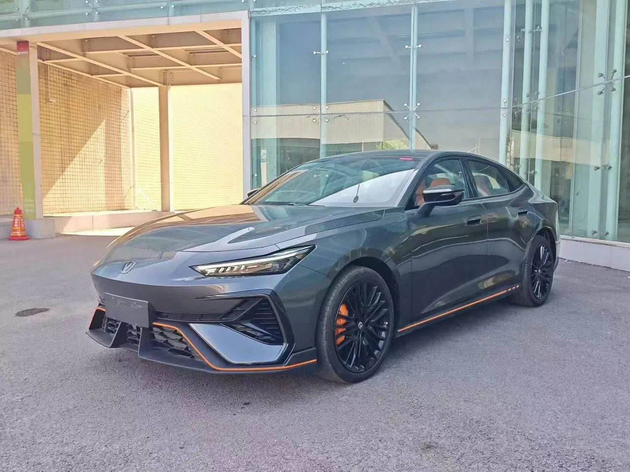 Открыть галерею: ChangAn 2025 UNI-V 2.0T Quick Automatic Gear