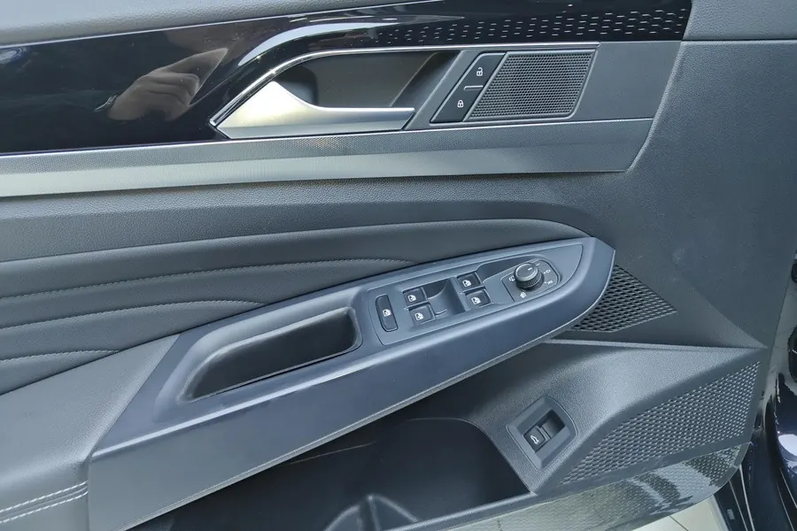 Volkswagen 2023 Passat 2.0TSI 330TSI Elite Edition (Modified) Automatic Gear 4