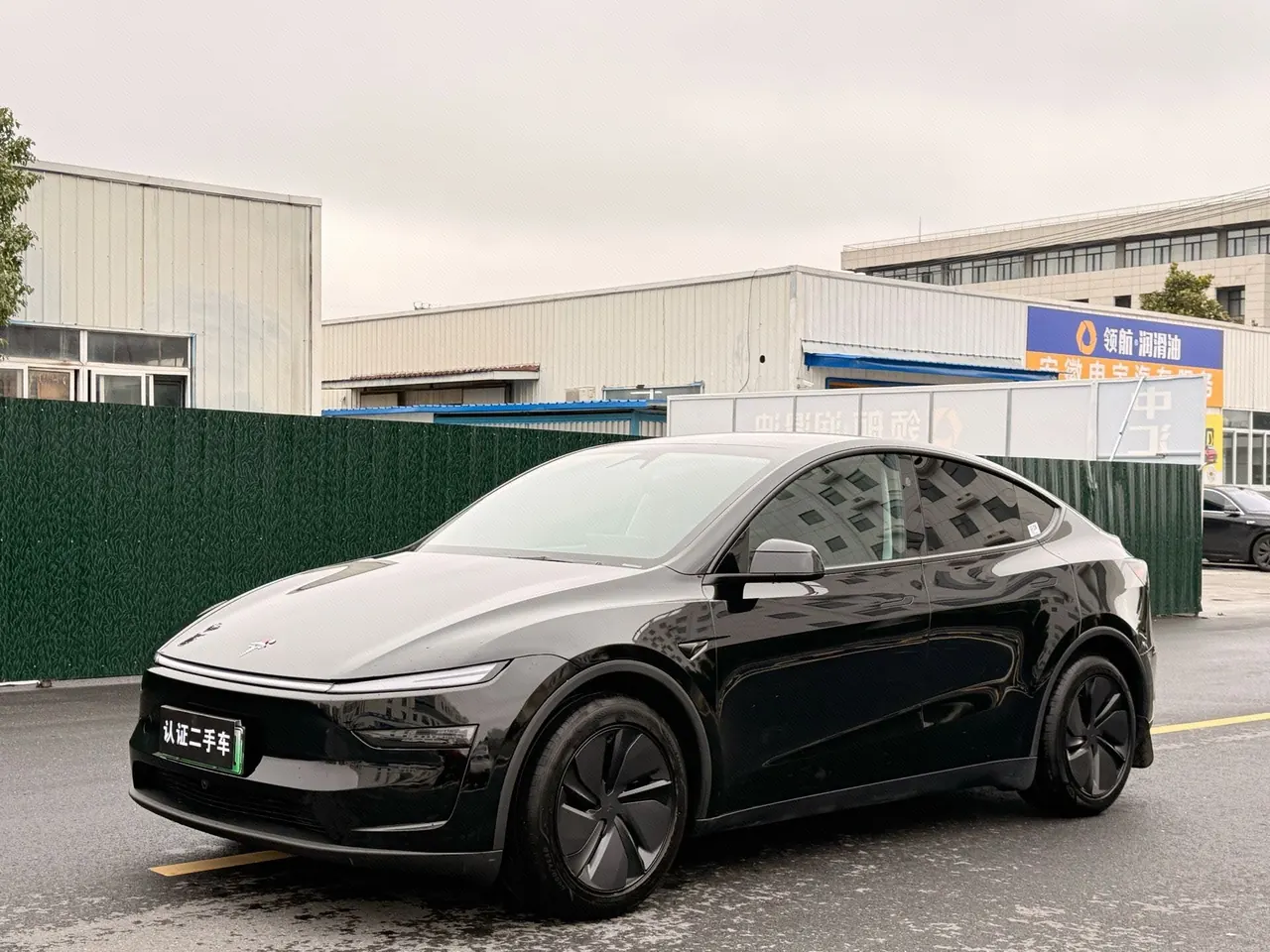 Open image lightbox: Tesla 2025 Model Y rear-wheel drive version automatic transmission