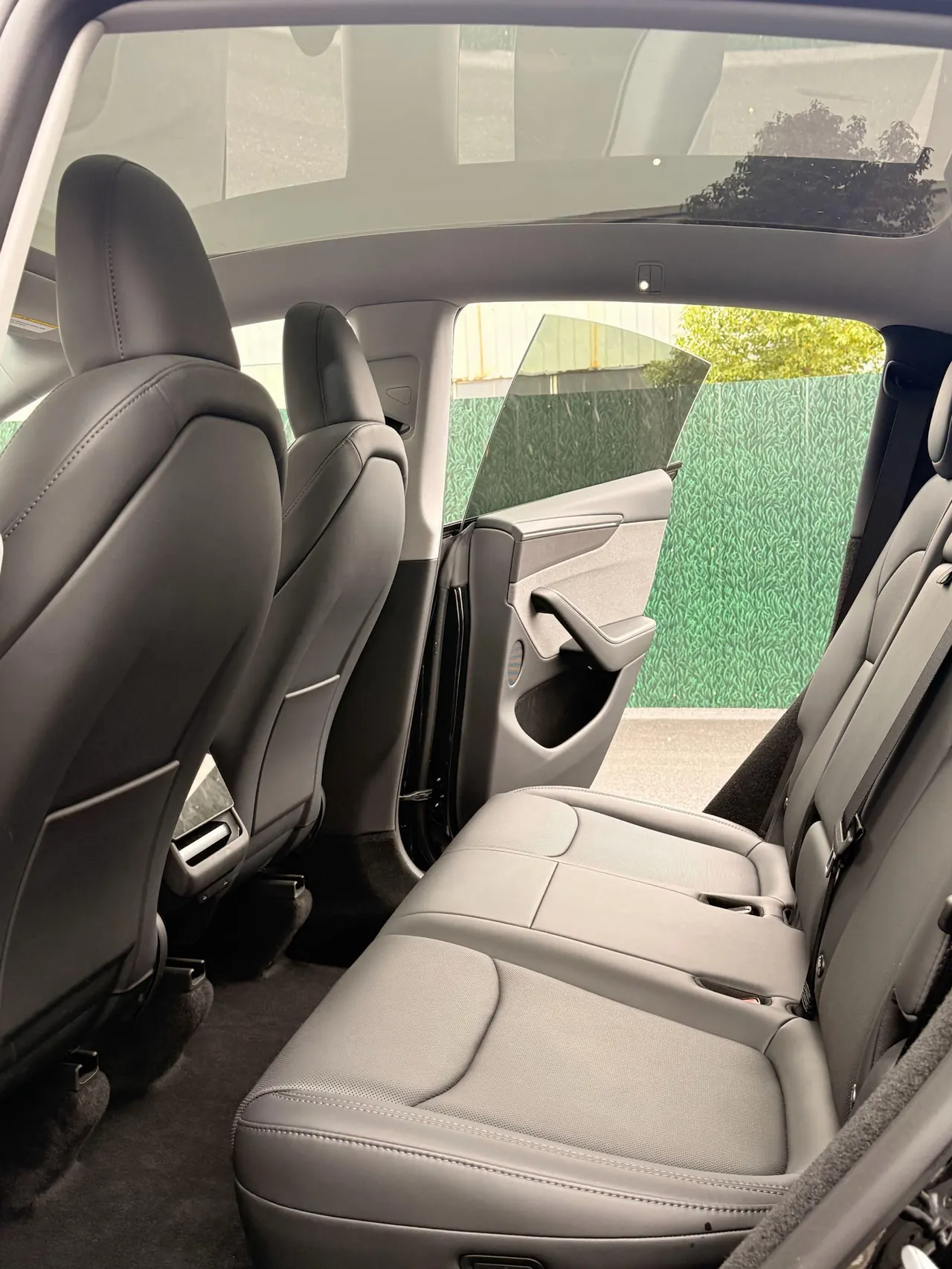 Tesla 2025 Model Y rear-wheel drive version automatic transmission 2