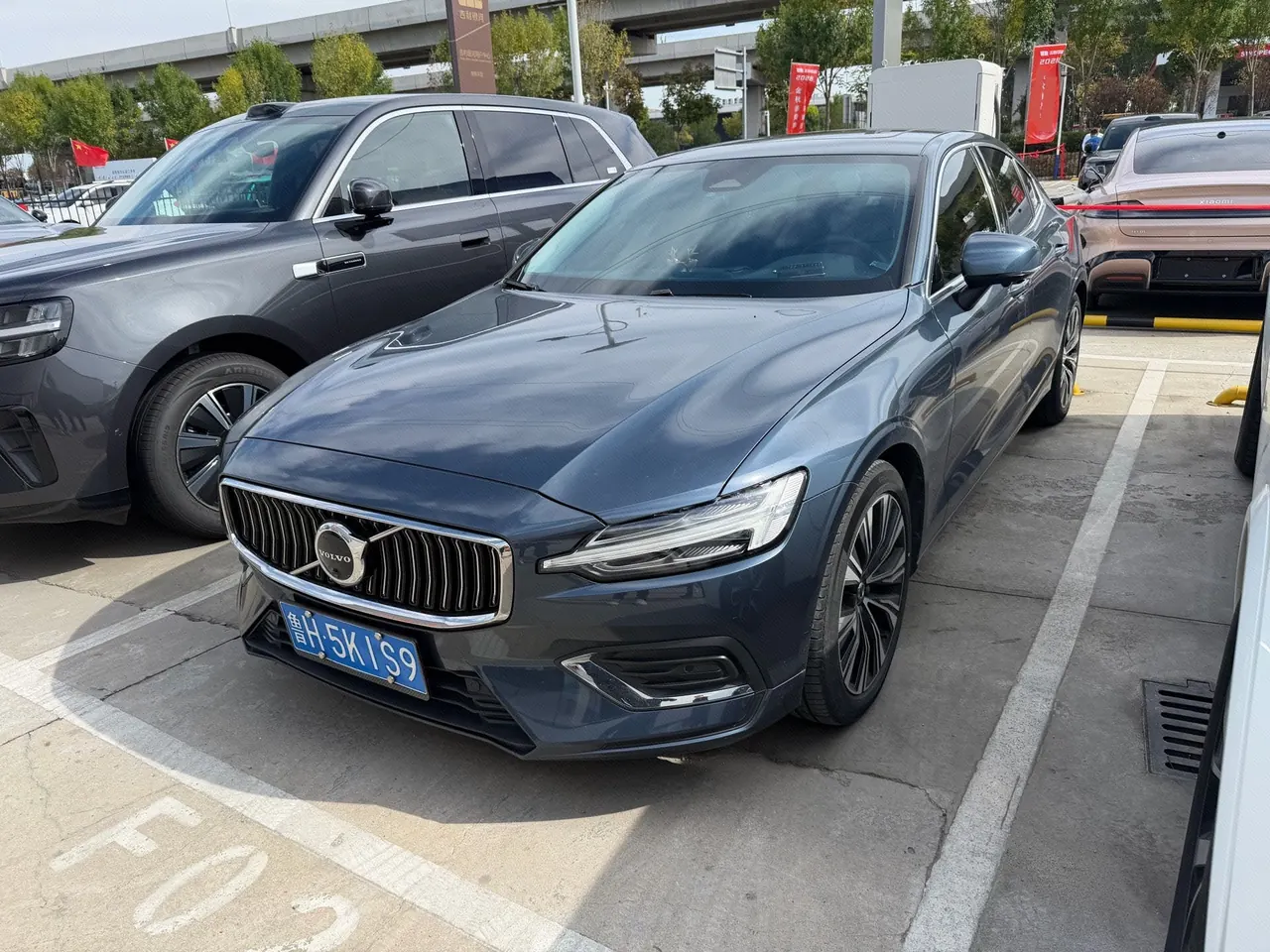 Volvo 2023 S60 48V 2.0T B4 Zhiyuan Deluxe Edition Automatic Gear - View 1