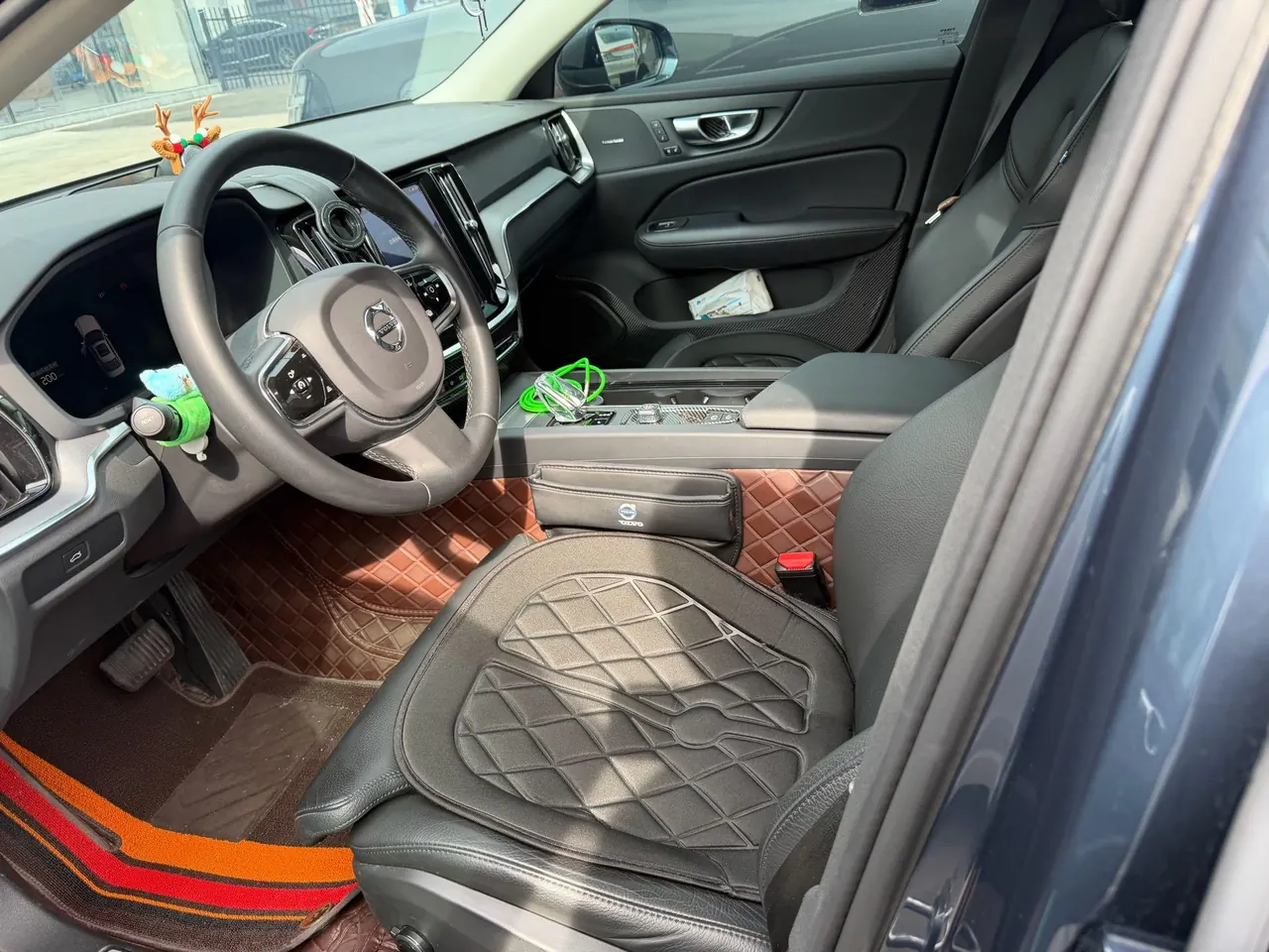 Volvo 2023 S60 48V 2.0T B4 Zhiyuan Deluxe Edition Automatic Gear 3