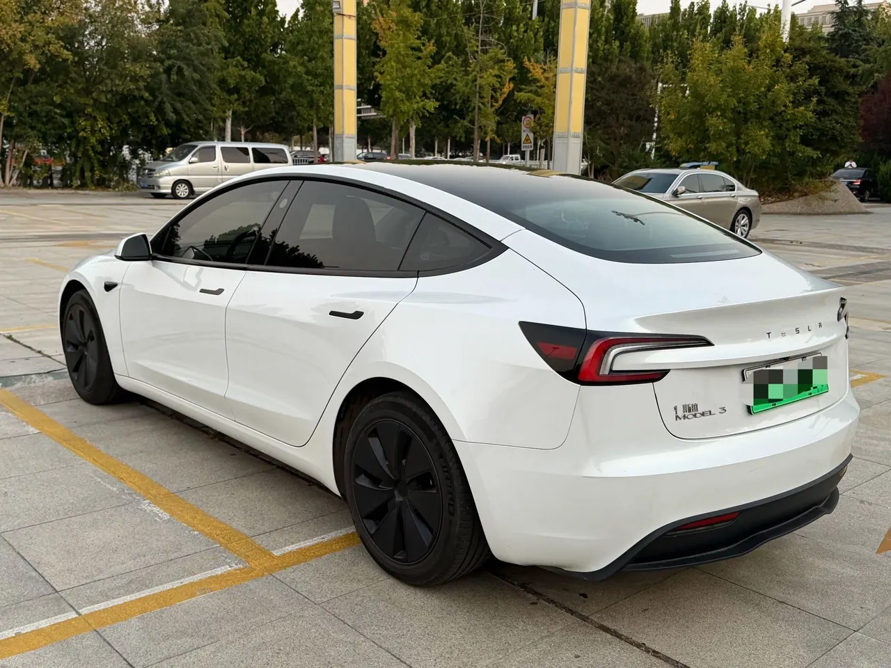 Tesla 2023 Model 3 Rejuvenation Edition Rear Wheel Drive Automatic Transmission 7