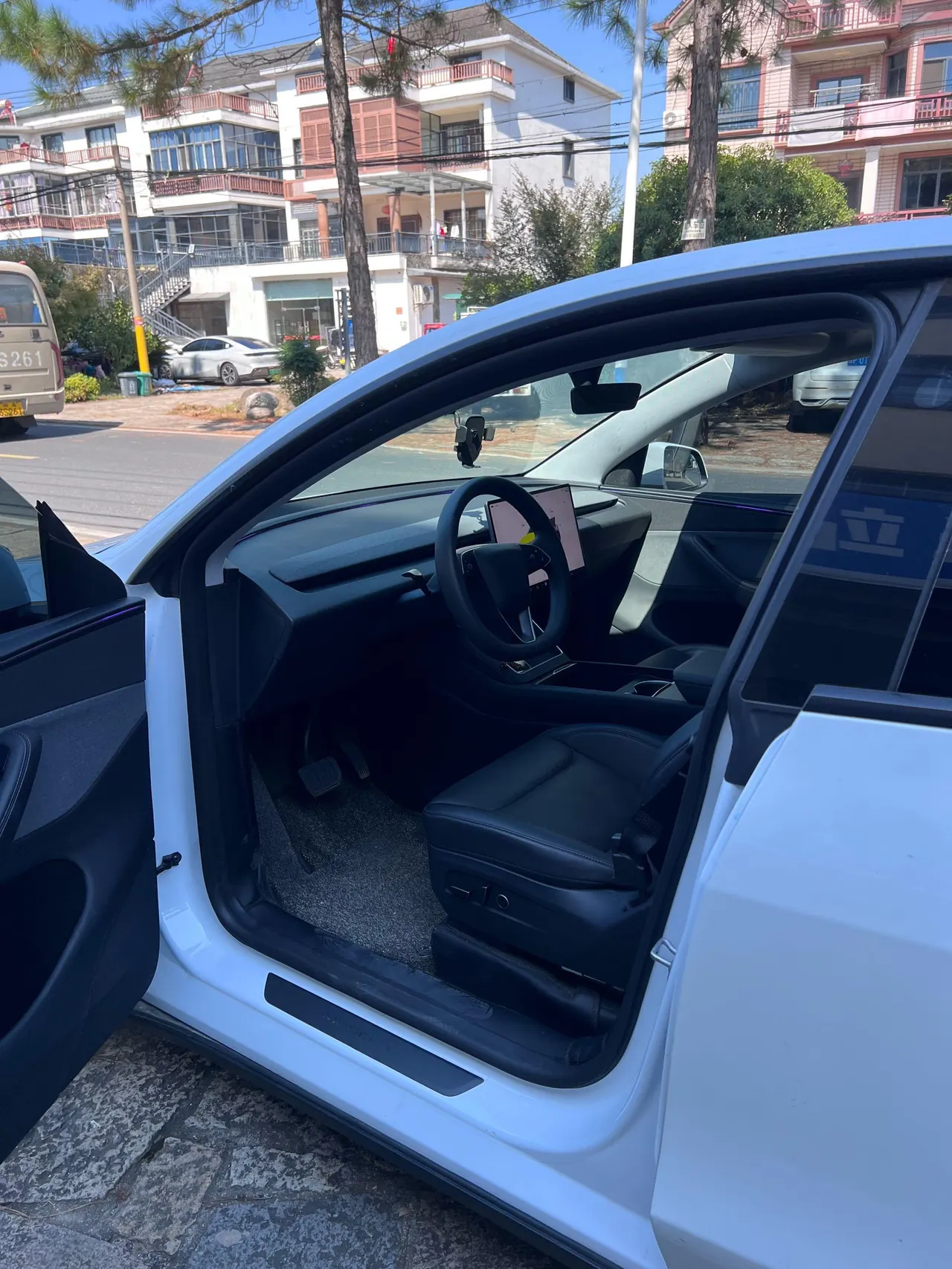Tesla 2025 Model Y rear-wheel drive version automatic transmission 5