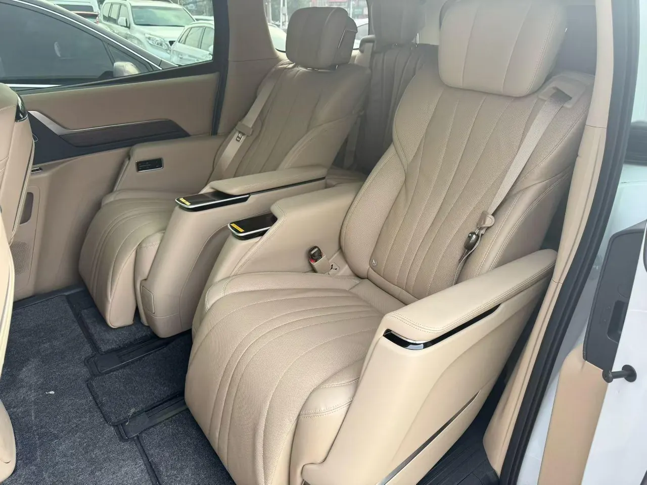 Buick 2025 Century 48V 2.0T Premium Edition 7-seat Automatic Gear 4