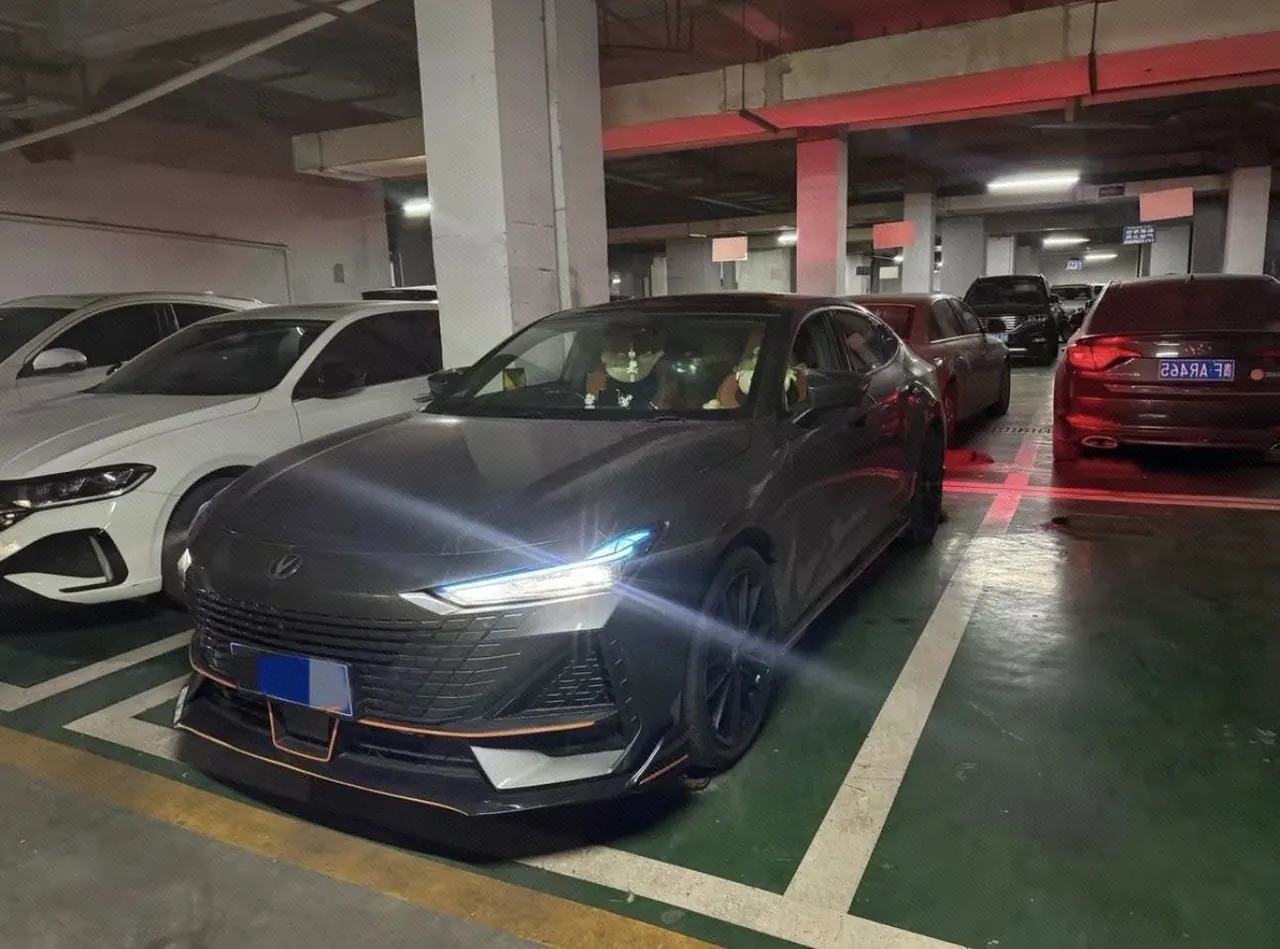 Open image lightbox: ChangAn 2023 UNI-V 1.5T Sports Edition Automatic