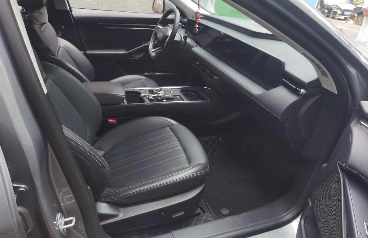 Ford 2025 Mondeo 2.0T EcoBoost Luxury Automatic 3