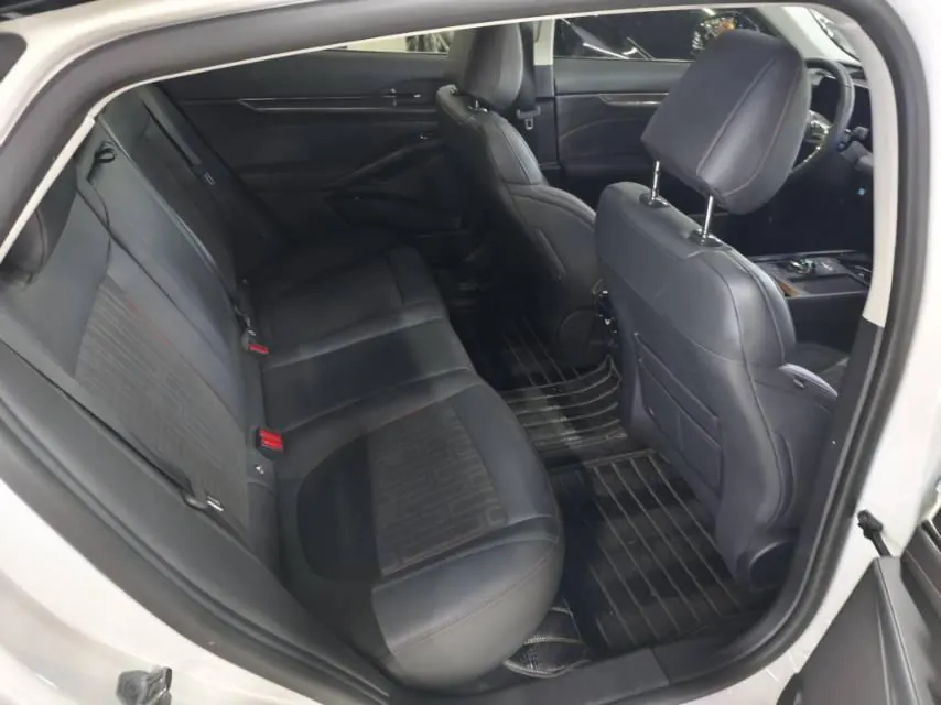 Ford 2023 Mondeo 2.0T EcoBoost 245 luxury automatic gear 3