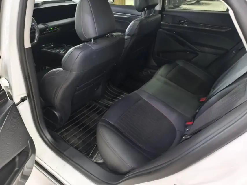 Ford 2023 Mondeo 2.0T EcoBoost 245 luxury automatic gear 4