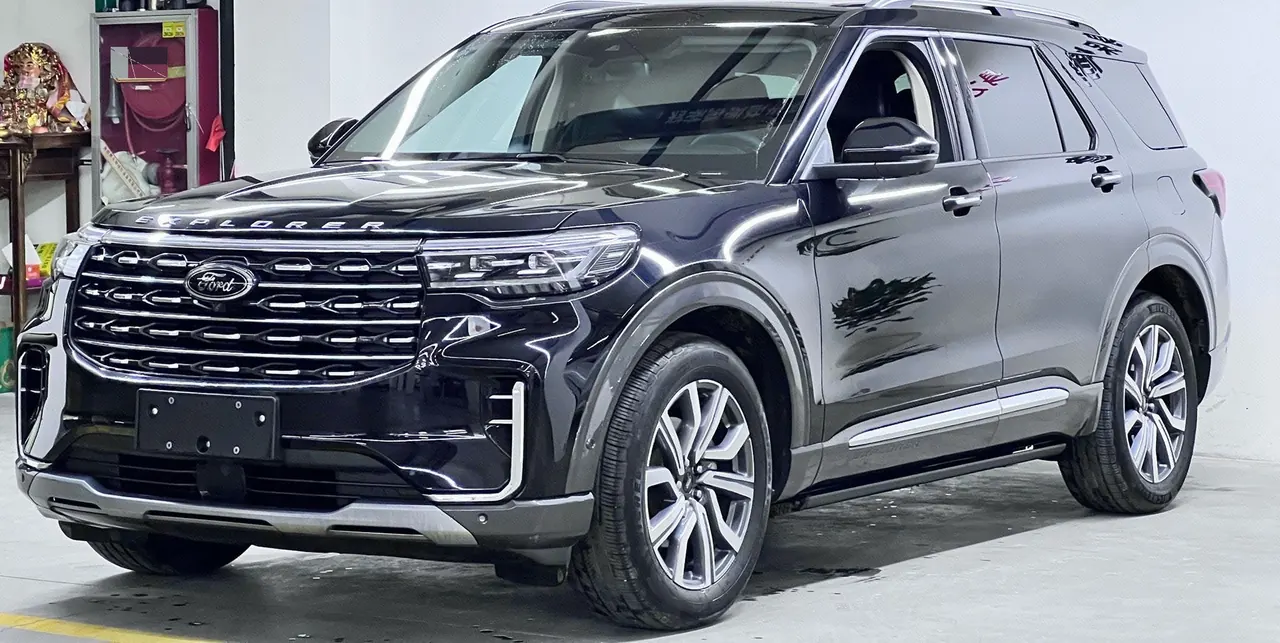 Открыть галерею: Ford 2023 Explorer 2.3T EcoBoost 285 Four-wheel Drive Titanium Edition 6-seat Automatic Gear