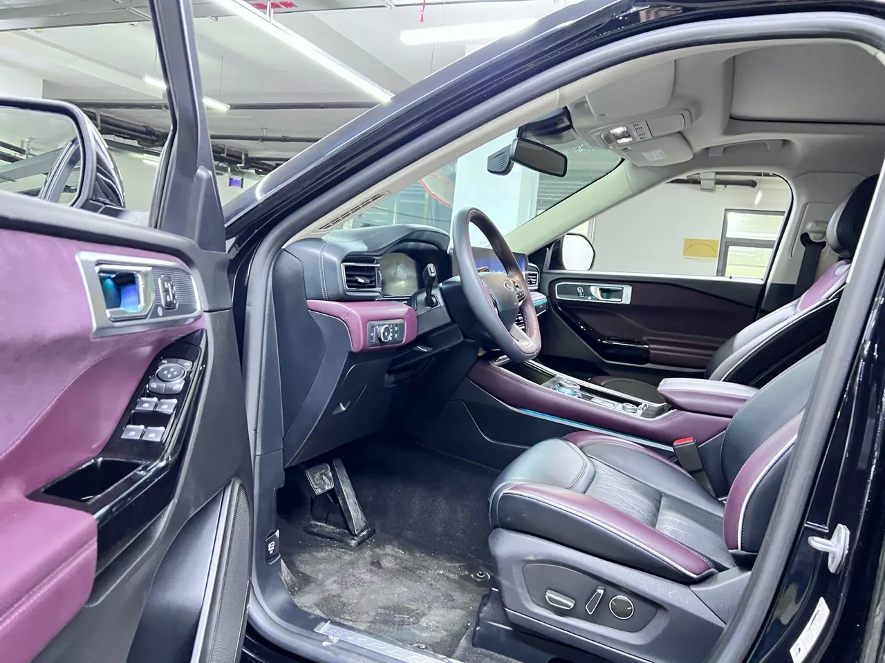 Ford 2023 Explorer 2.3T EcoBoost 285 Four-wheel Drive Titanium Edition 6-seat Automatic Gear 2