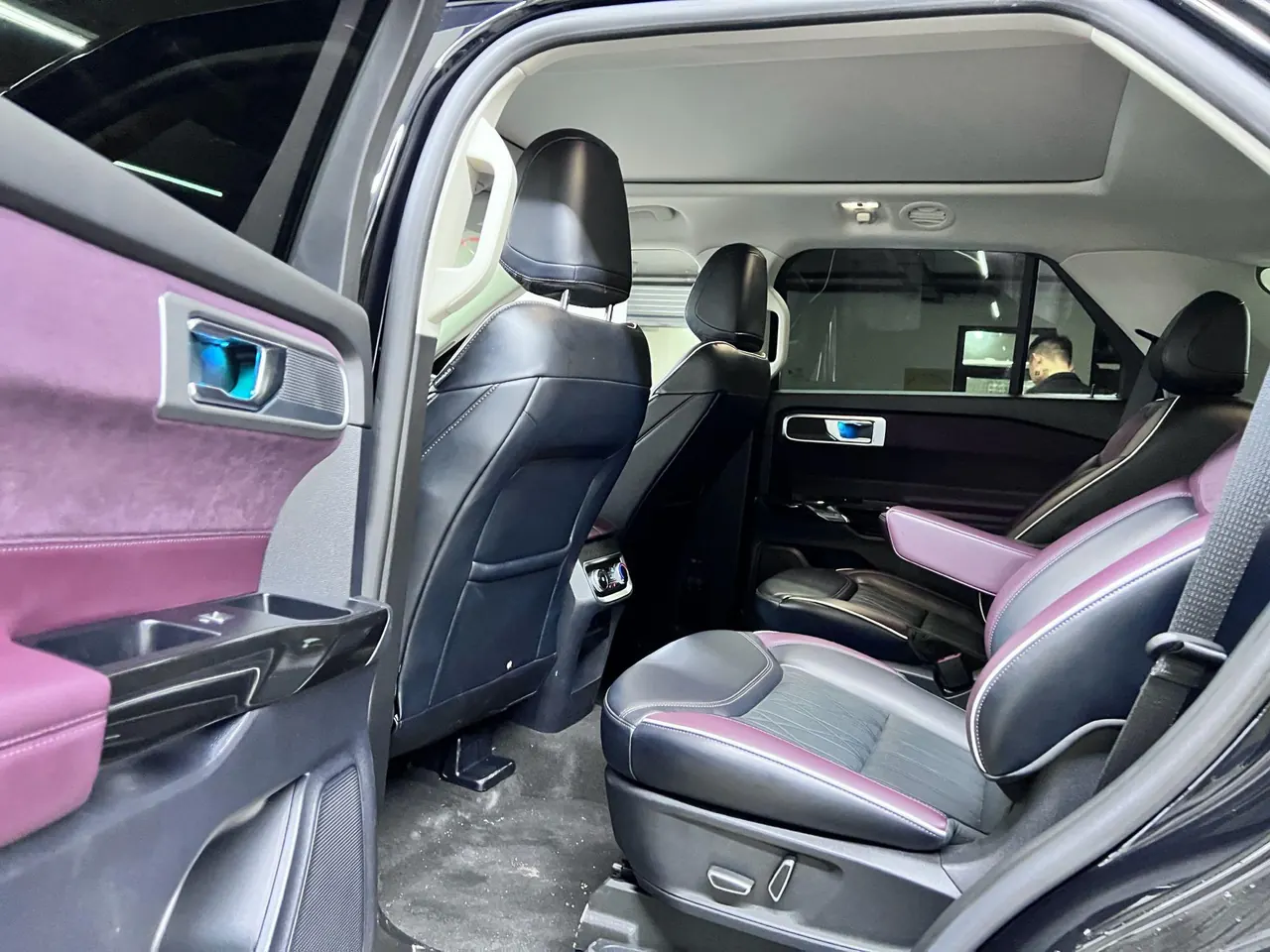 Ford 2023 Explorer 2.3T EcoBoost 285 Four-wheel Drive Titanium Edition 6-seat Automatic Gear 3