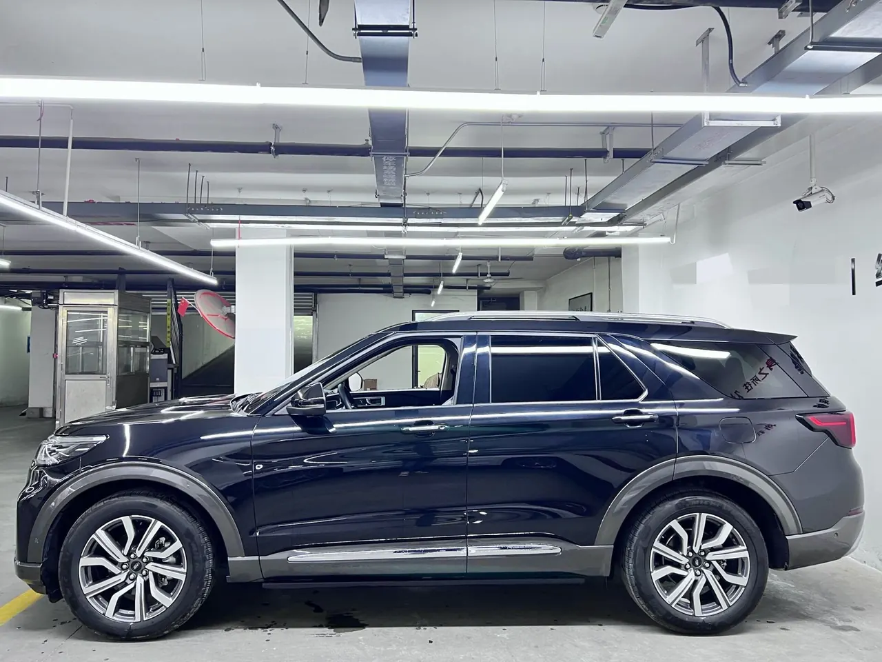 Ford 2023 Explorer 2.3T EcoBoost 285 Four-wheel Drive Titanium Edition 6-seat Automatic Gear 6