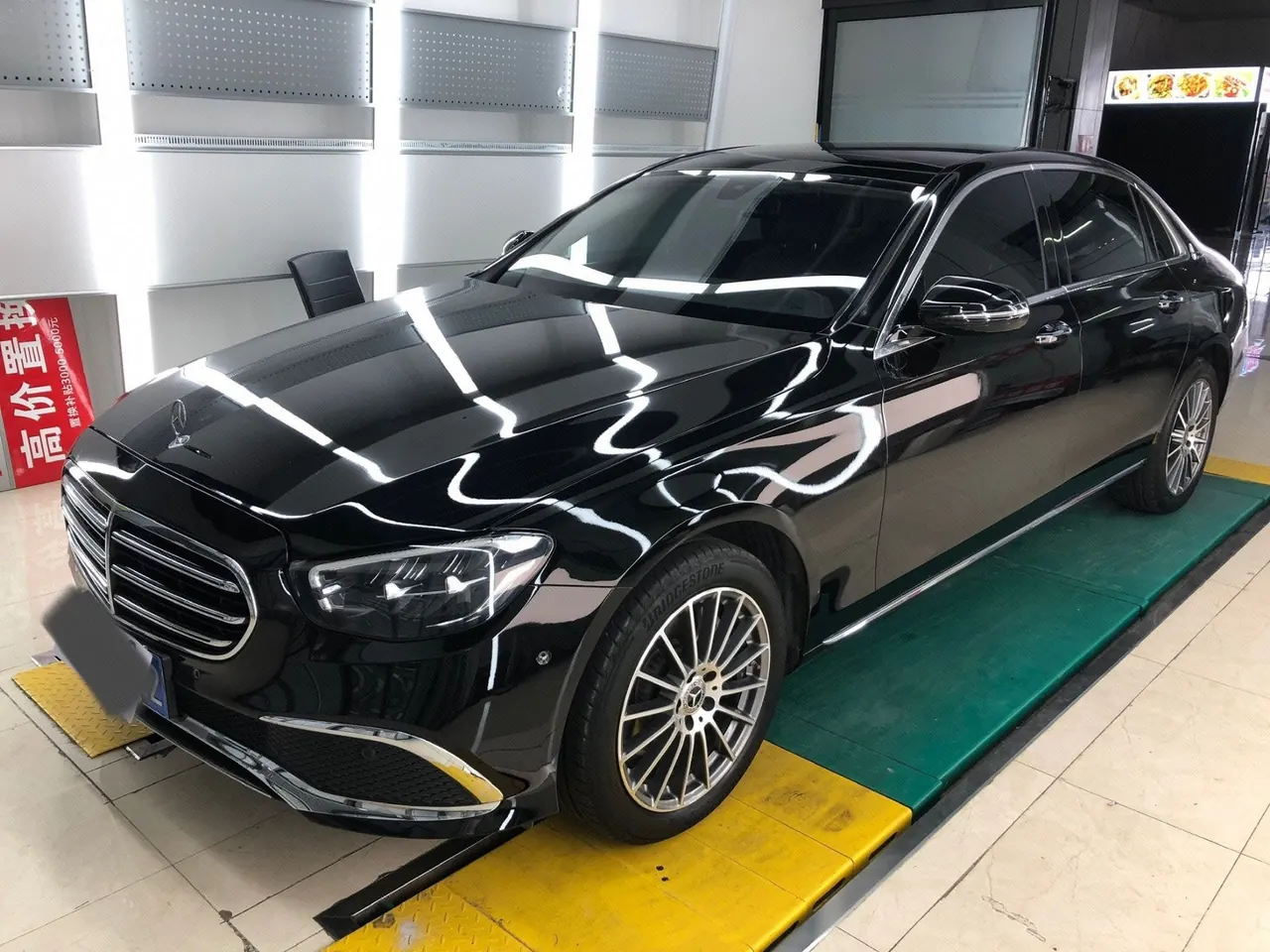 Открыть галерею: Mercedes Benz E-Class 2022 E 260 L 2.0T Sports Automatic