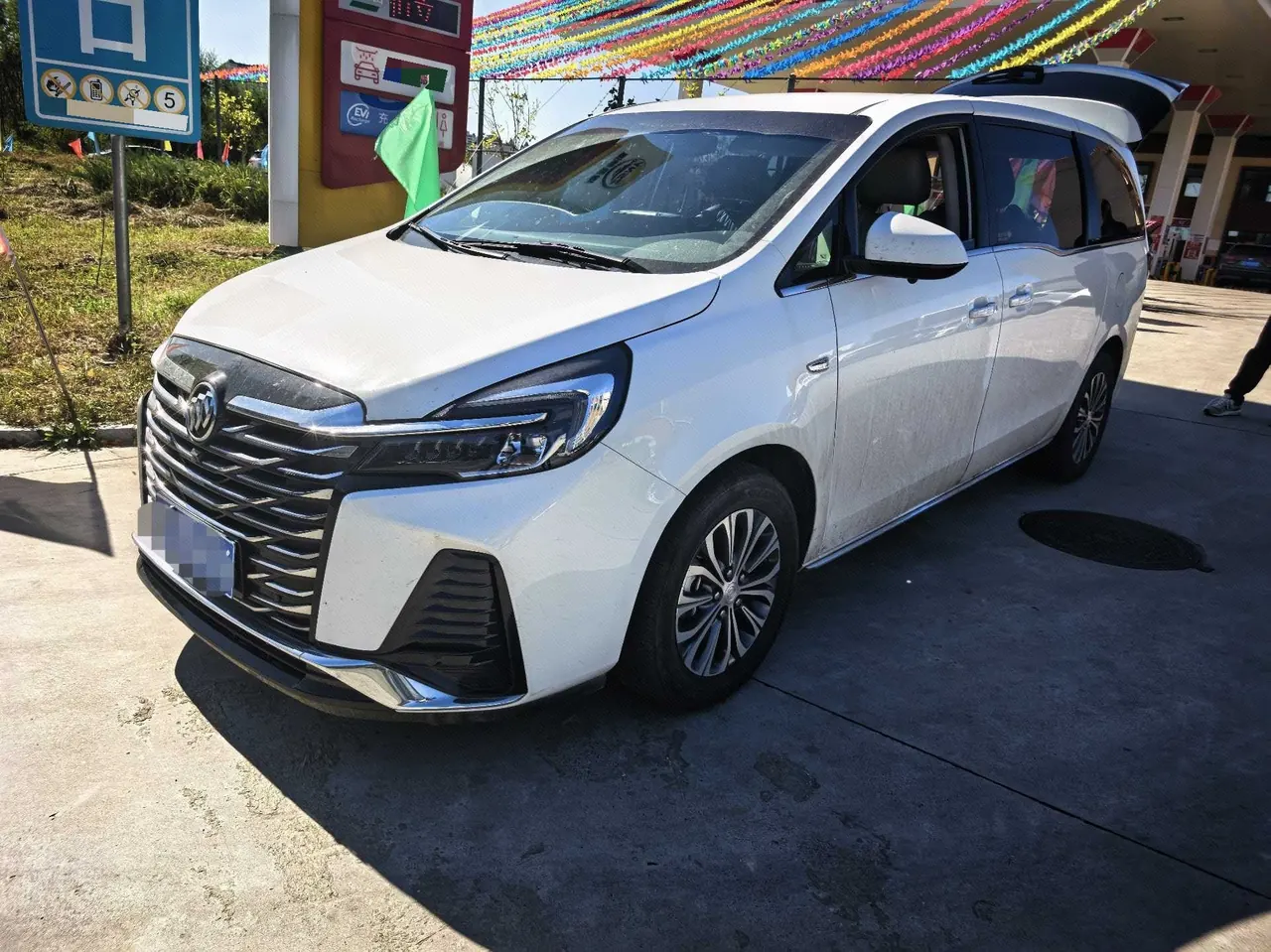 Open image lightbox: Buick 2023 GL8 Land Business Class 48V 2.0T 652T Comfortable Automatic Gear