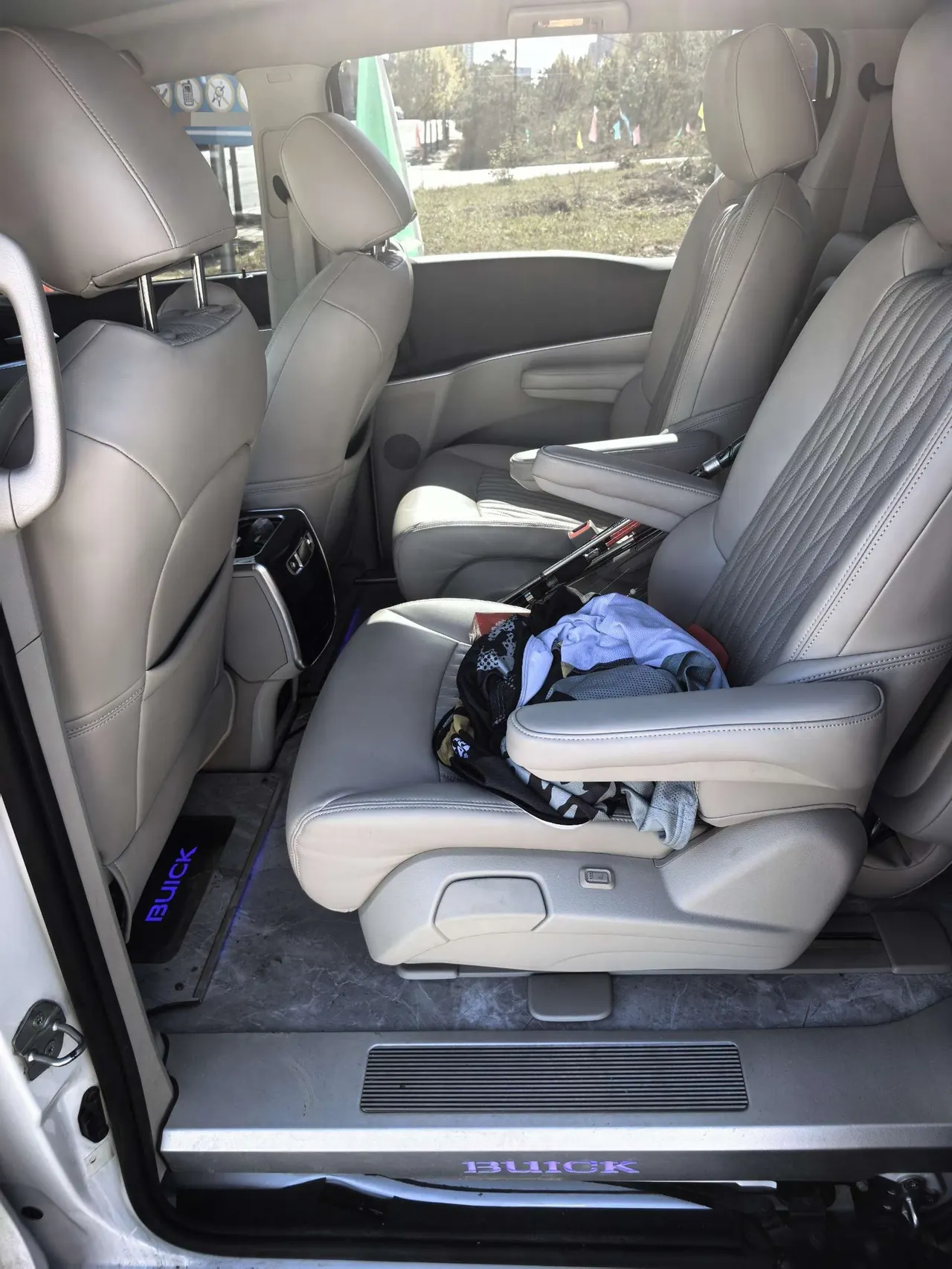 Buick 2023 GL8 Land Business Class 48V 2.0T 652T Comfortable Automatic Gear 8