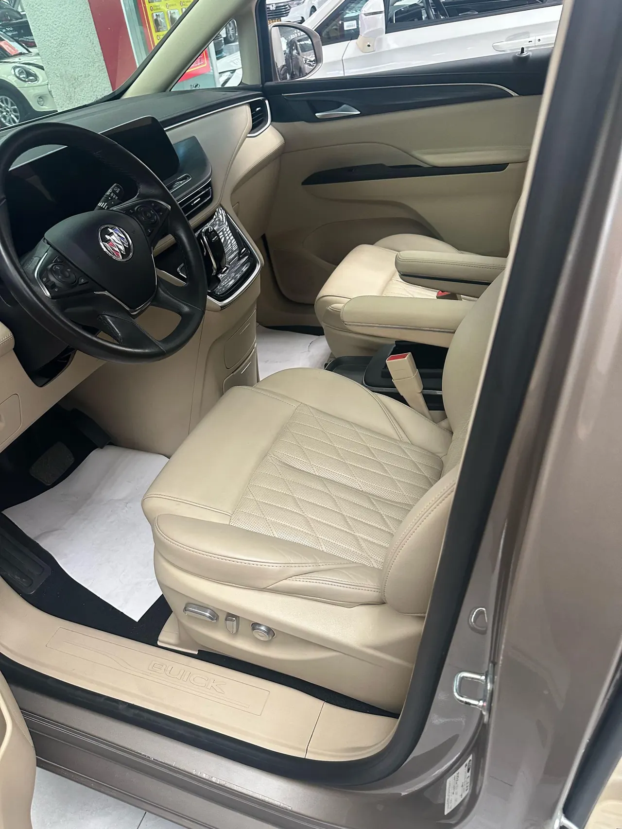 Buick 2023 GL8 ES Lu Zun 48V 2.0T 653T Luxury Automatic Gear 2